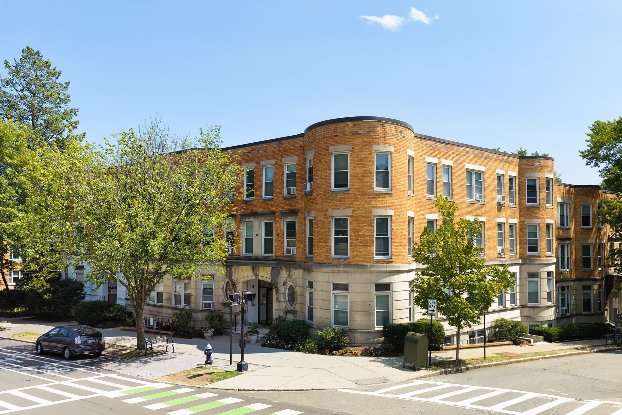 5+ Family - 5+ Units Up/Down at 1539 Beacon Street, Brookline MA 02446, photo 2 of 15
