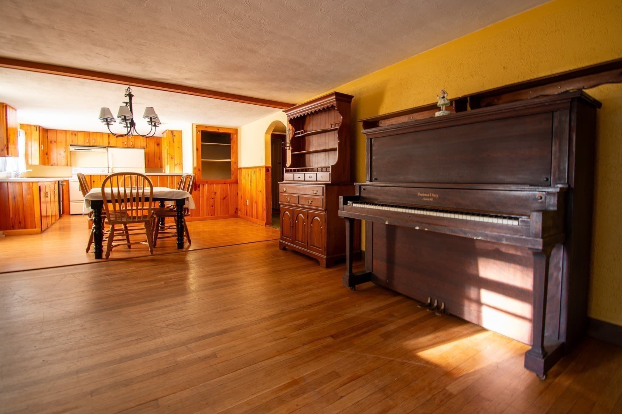Single Family Residence at 92 Worcester Rd, Webster MA 01657, photo 6 of 26