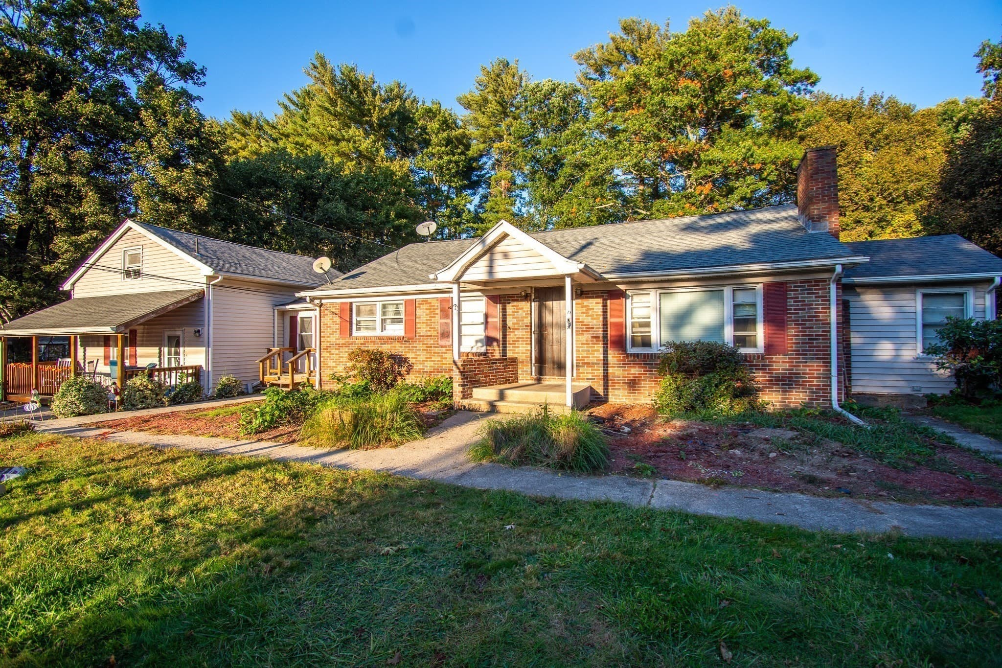 92 Worcester Rd, Webster MA 01657