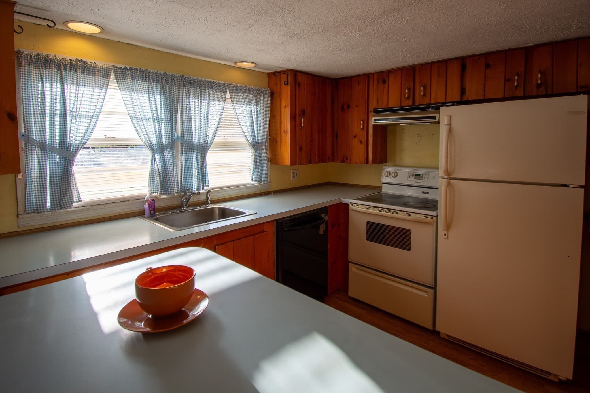 Single Family Residence at 92 Worcester Rd, Webster MA 01657, photo 5 of 26