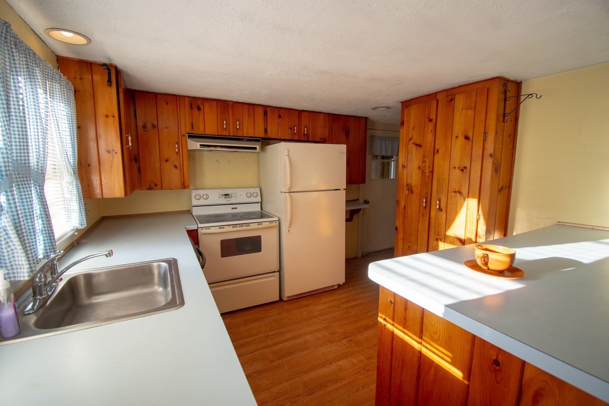 Single Family Residence at 92 Worcester Rd, Webster MA 01657, photo 4 of 26
