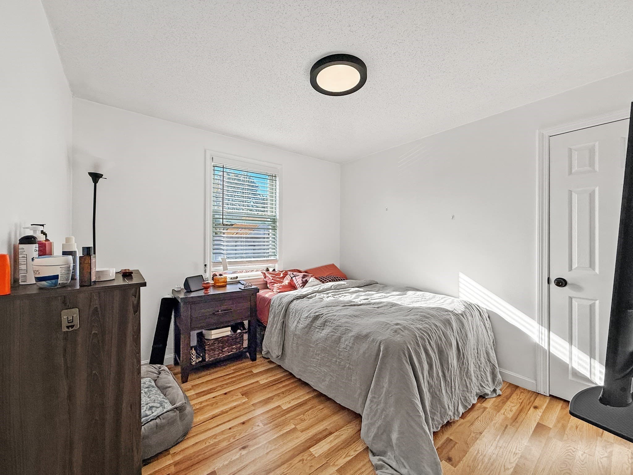 Single Family Residence at 23 Iona Ave, Dracut MA 01826, photo 16 of 42