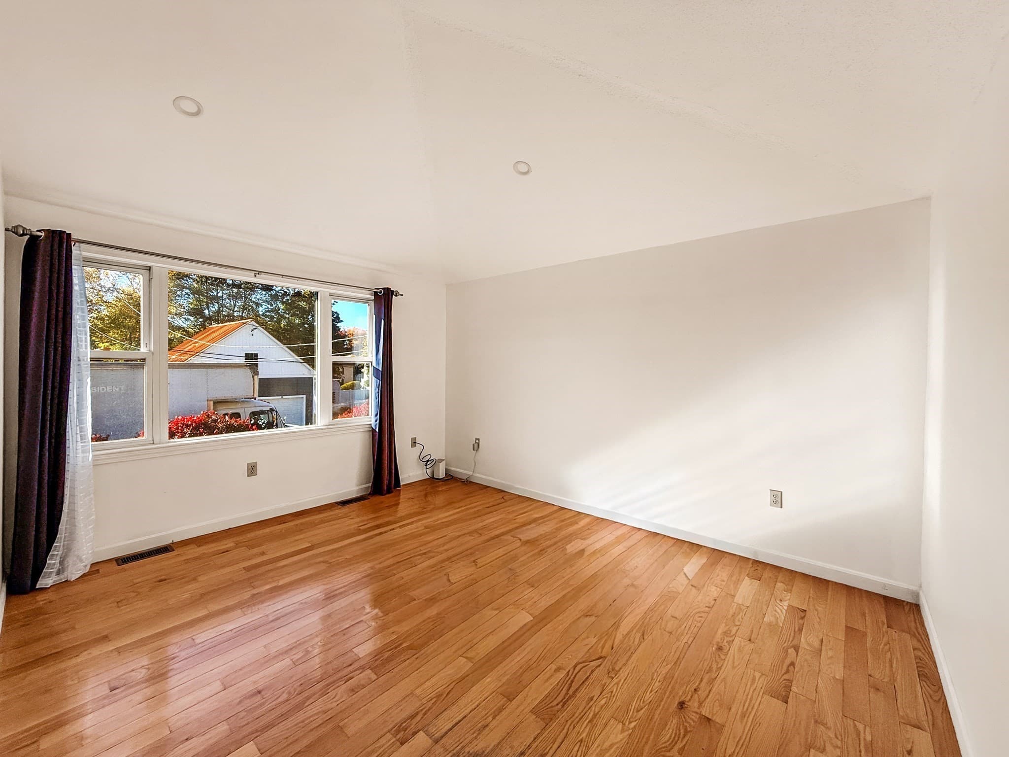 Single Family Residence at 23 Iona Ave, Dracut MA 01826, photo 5 of 42