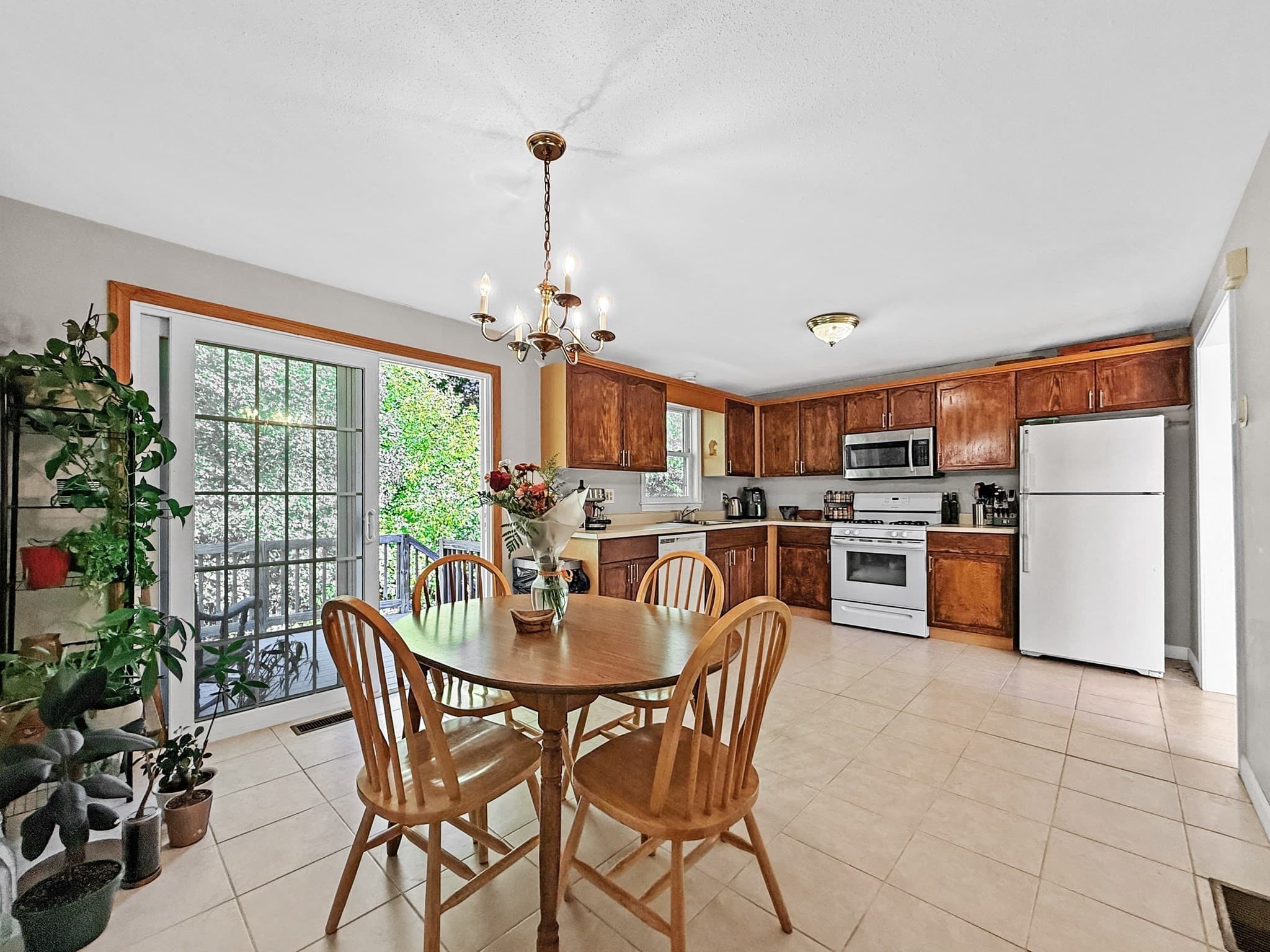 Single Family Residence at 23 Iona Ave, Dracut MA 01826, photo 8 of 42