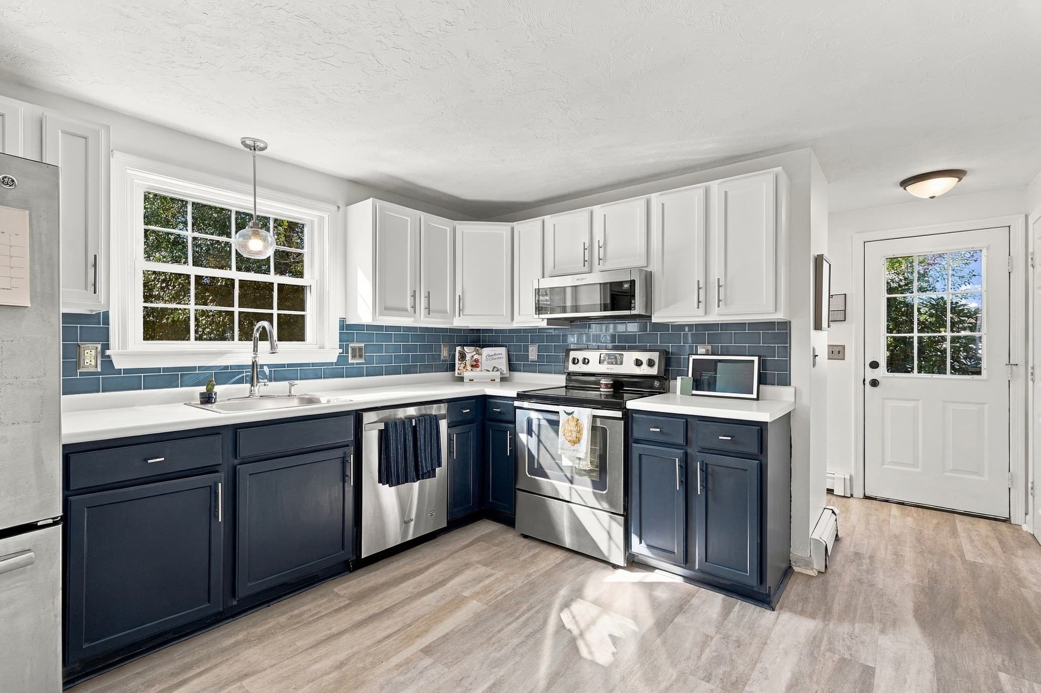Single Family Residence at 55 Pheasant Lane, Bridgewater MA 02324, photo 2 of 38