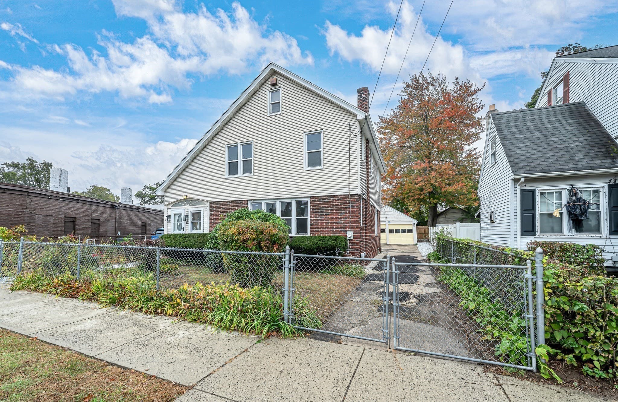 Single Family Residence at 73 Santa Barbara St, Springfield MA 01104, photo 2 of 41