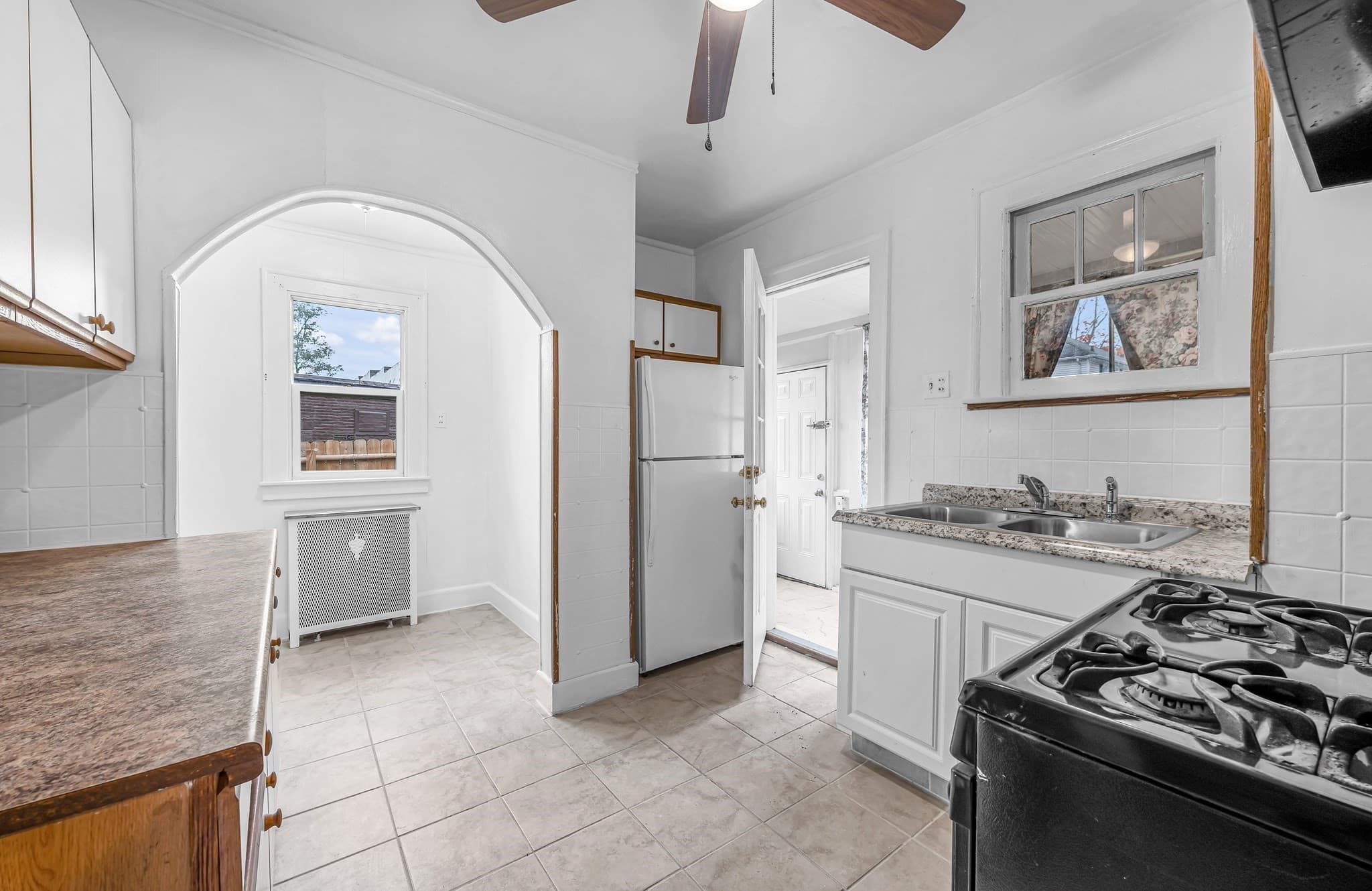 Single Family Residence at 73 Santa Barbara St, Springfield MA 01104, photo 12 of 41