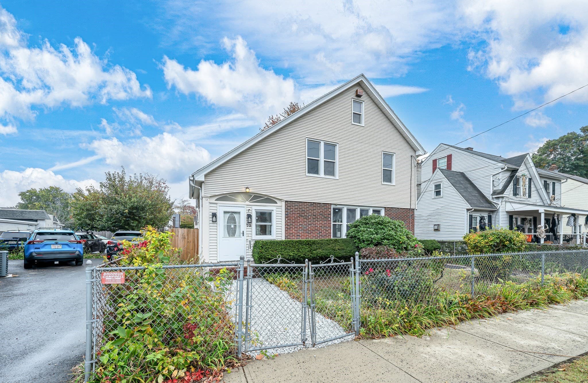 Single Family Residence at 73 Santa Barbara St, Springfield MA 01104, photo 3 of 41