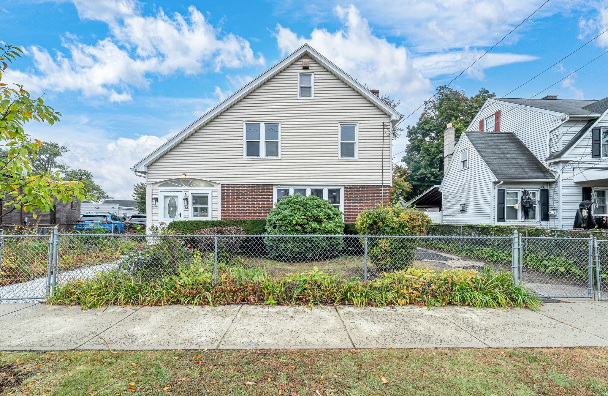 73 Santa Barbara St, Springfield MA 01104