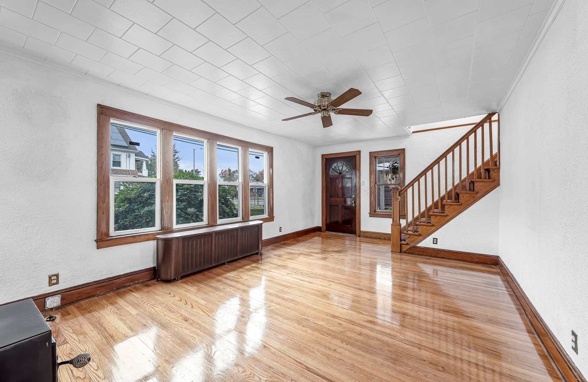 Single Family Residence at 73 Santa Barbara St, Springfield MA 01104, photo 5 of 41