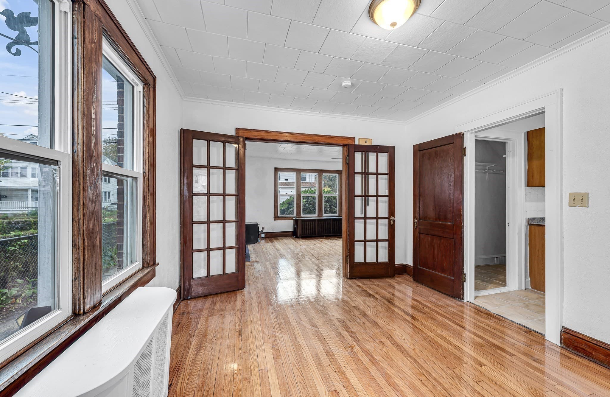 Single Family Residence at 73 Santa Barbara St, Springfield MA 01104, photo 10 of 41