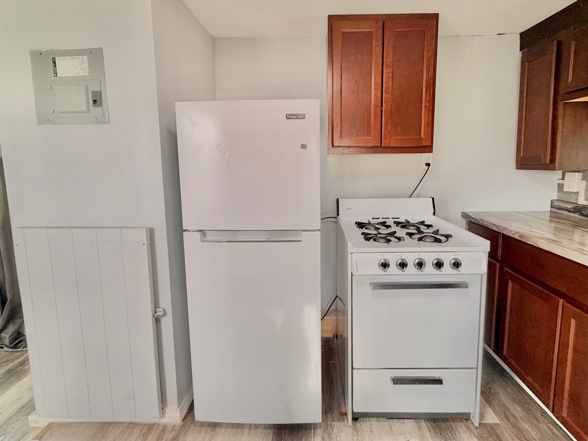 Mobile Home at 16 Pioneer Way, Springfield MA 01119, photo 4 of 12