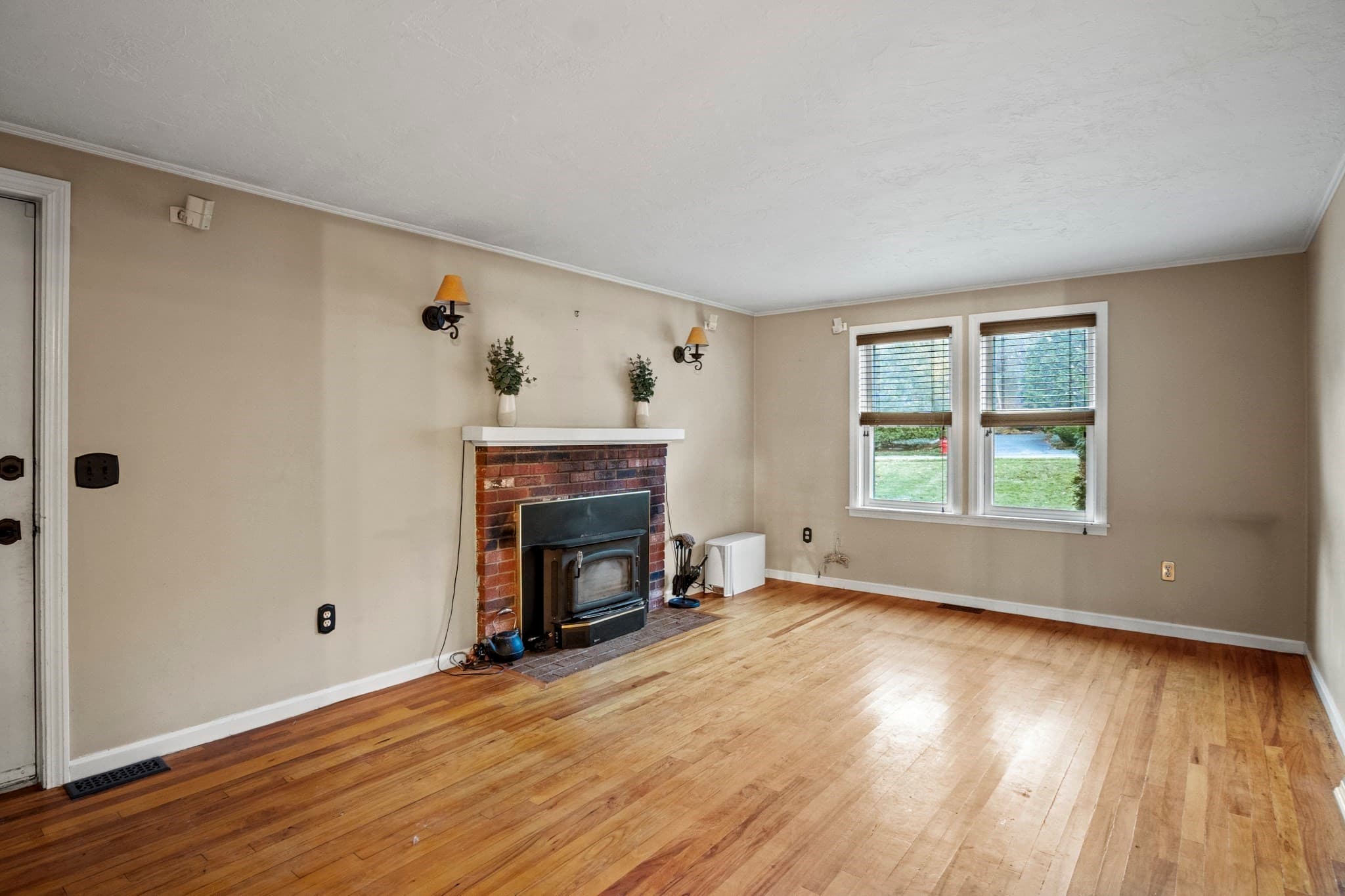 Single Family Residence at 5 Knob Cone Drive, Boylston MA 01505, photo 11 of 34