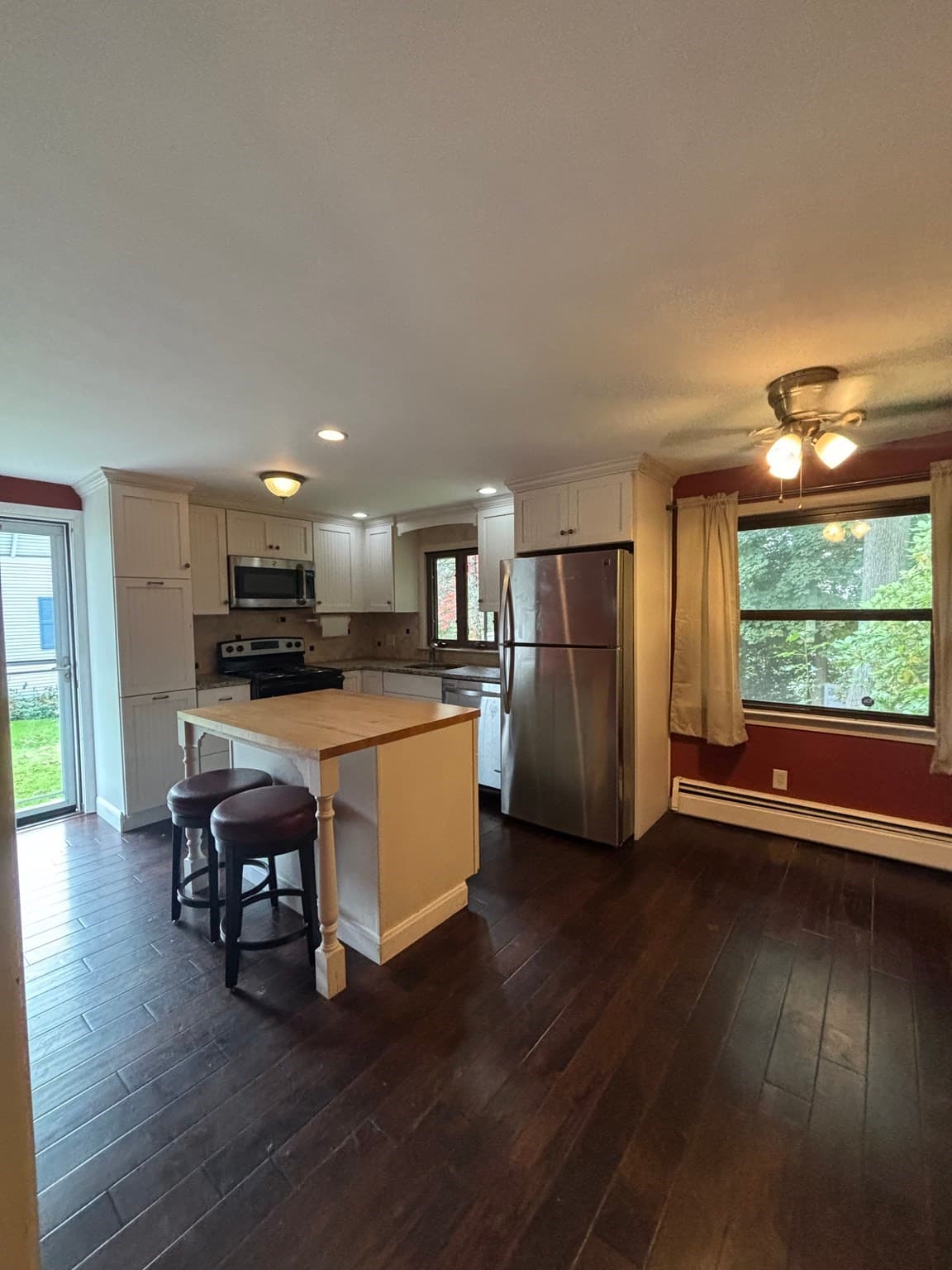 Single Family Residence at 250 W Allen Ridge Rd, Springfield MA 01118, photo 9 of 19