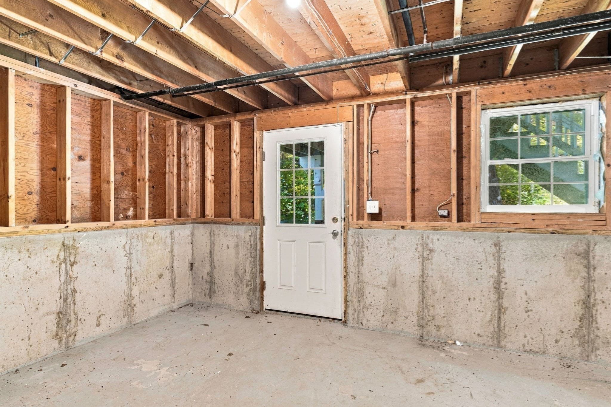 Single Family Residence at 28 Erin Ct, New Bedford MA 02745, photo 27 of 35