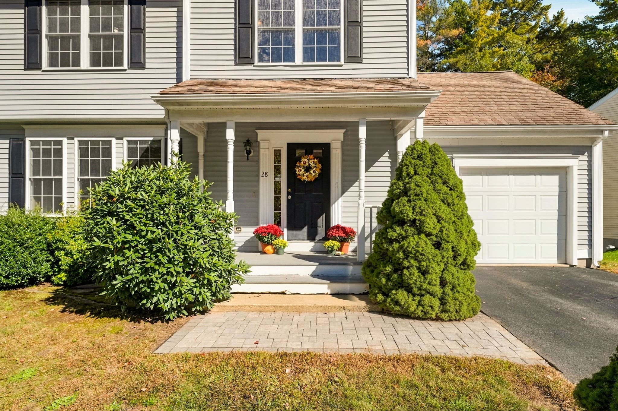 Single Family Residence at 28 Erin Ct, New Bedford MA 02745, photo 3 of 35