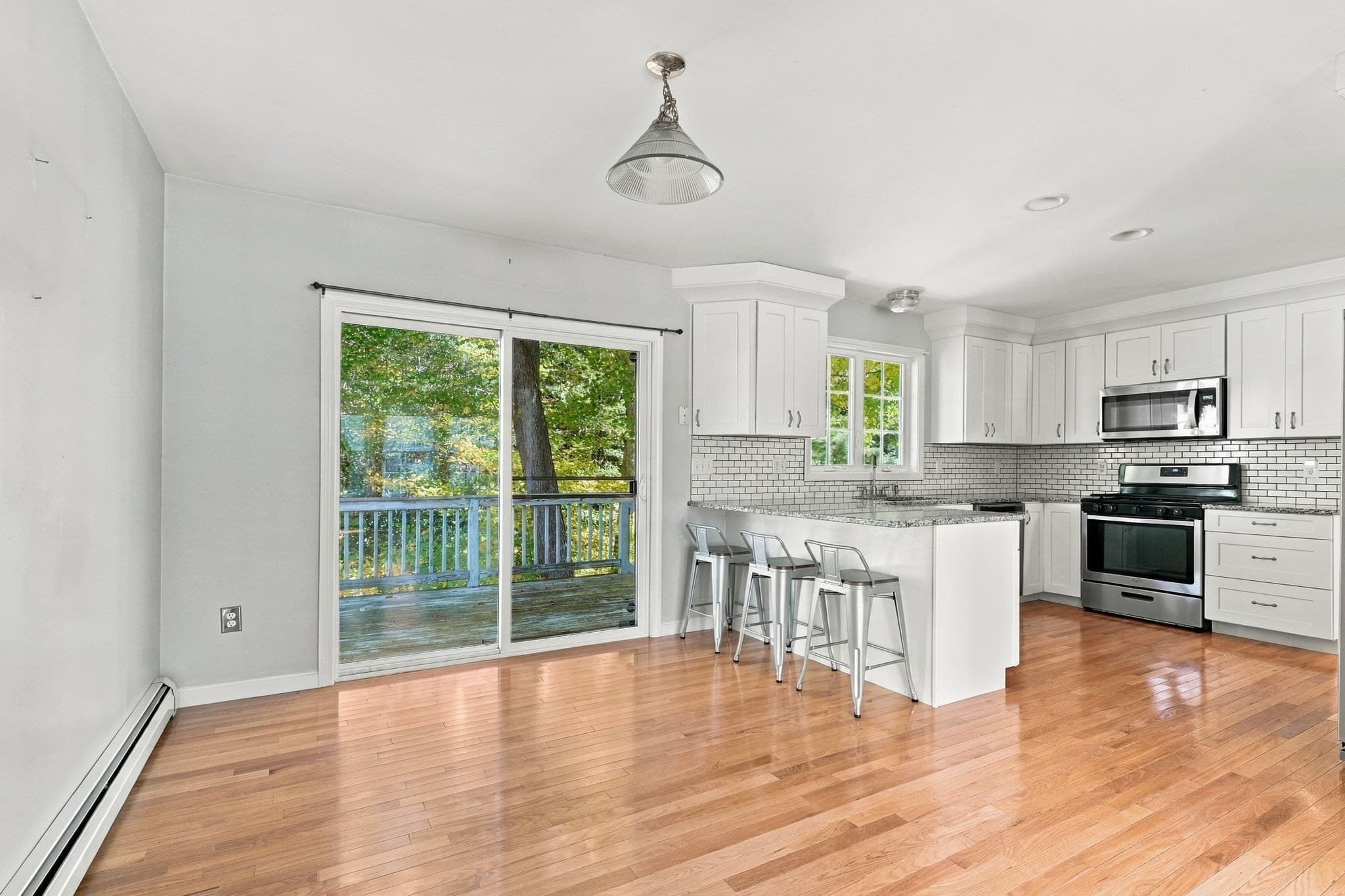 Single Family Residence at 28 Erin Ct, New Bedford MA 02745, photo 5 of 35