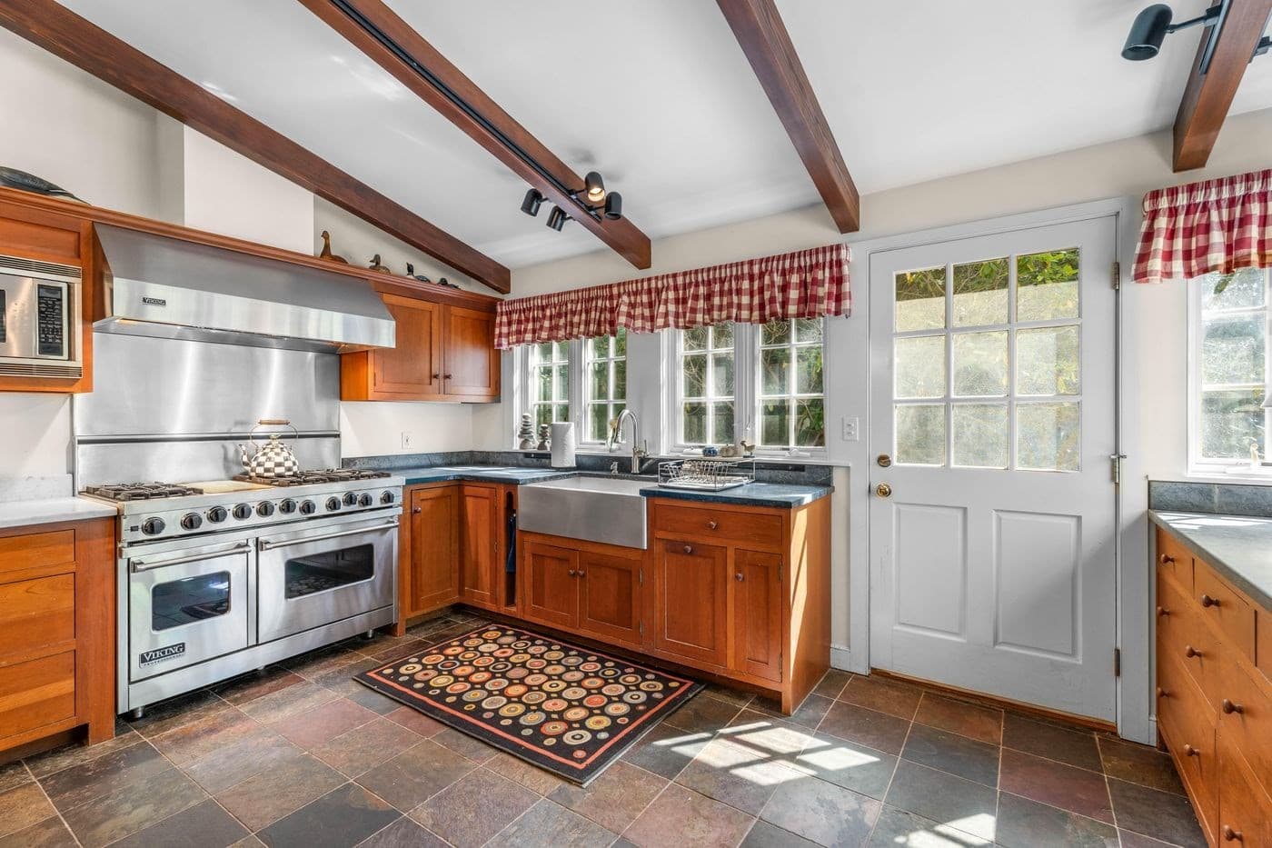 Single Family Residence at 23 Eaglehead Rd, Manchester MA 01944, photo 9 of 40