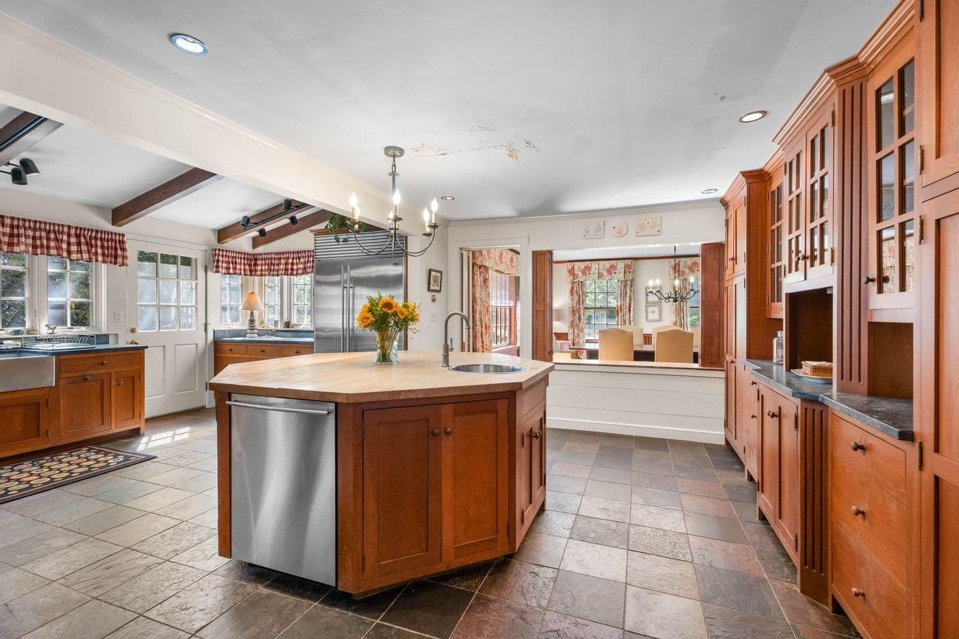 Single Family Residence at 23 Eaglehead Rd, Manchester MA 01944, photo 11 of 40