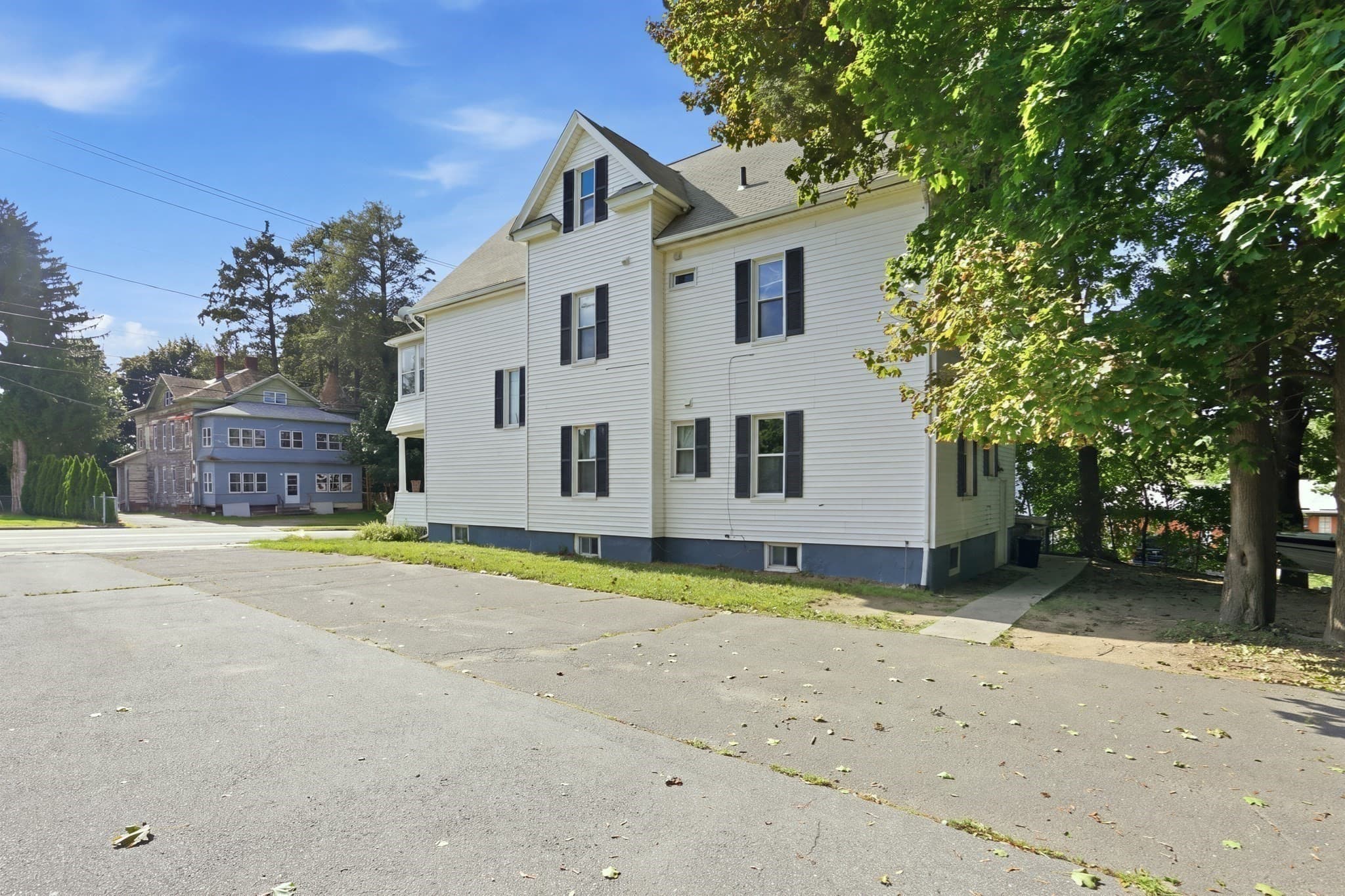 2 Family - 2 Units Up/Down at 133 Hampden St, Chicopee MA 01013, photo 6 of 32