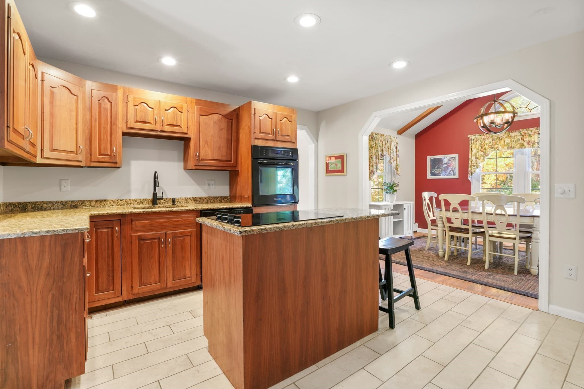Single Family Residence at 169 Pilgrim Dr, Holden MA 01520, photo 3 of 41
