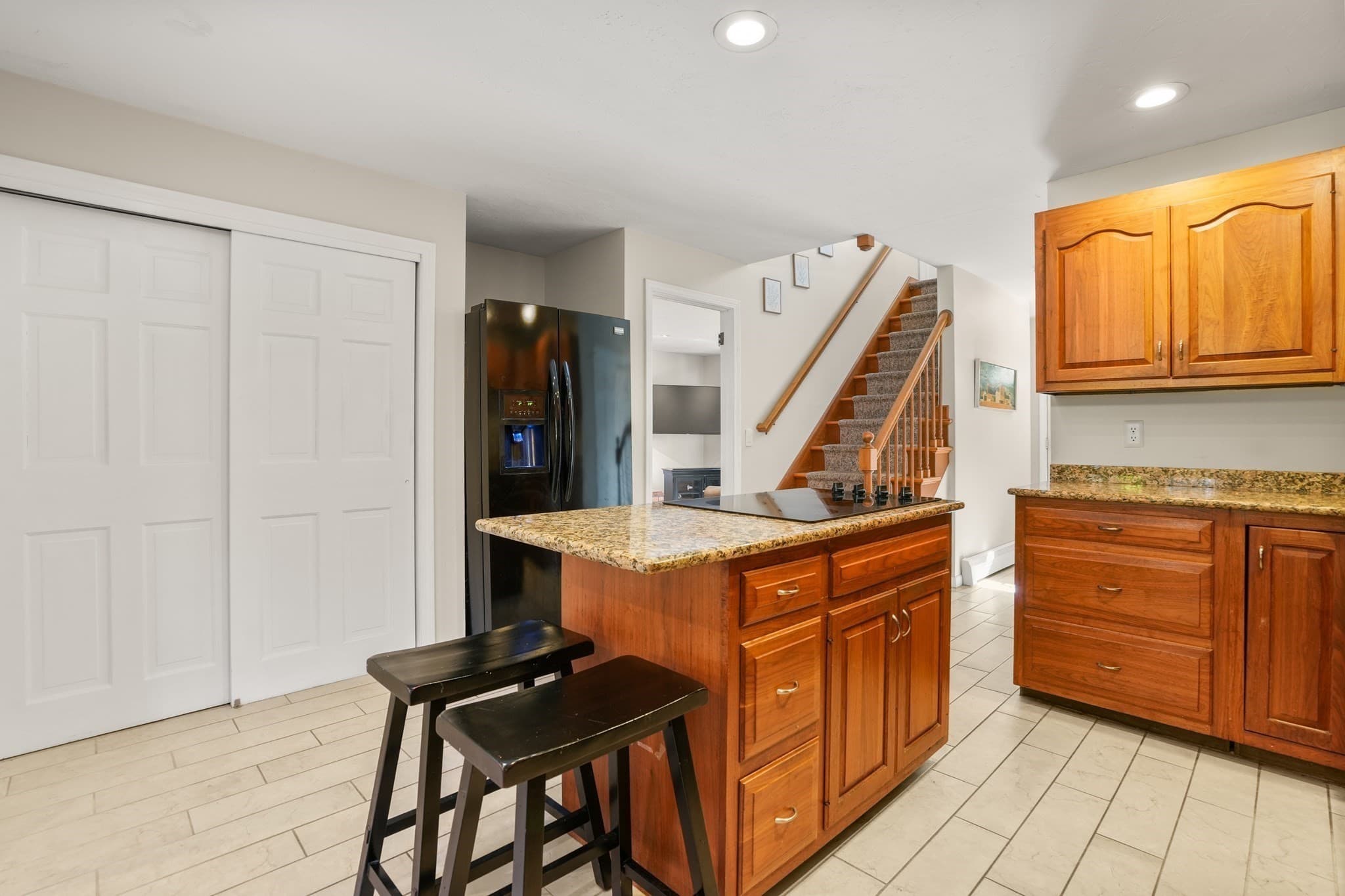 Single Family Residence at 169 Pilgrim Dr, Holden MA 01520, photo 5 of 41
