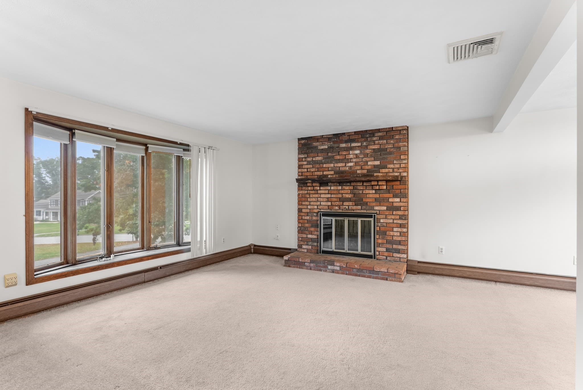 Single Family Residence at 700 County St, Seekonk MA 02771, photo 7 of 42