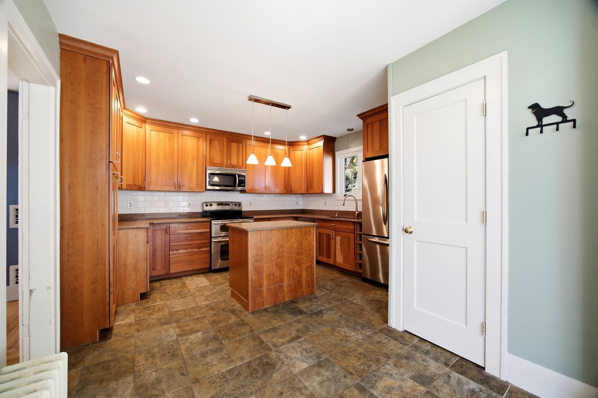 Single Family Residence at 1018 Spring St, Palmer MA 01069, photo 5 of 41