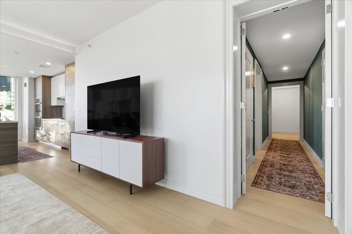 Condominium at 1 Franklin St # 1404, Boston MA 02110, photo 7 of 14