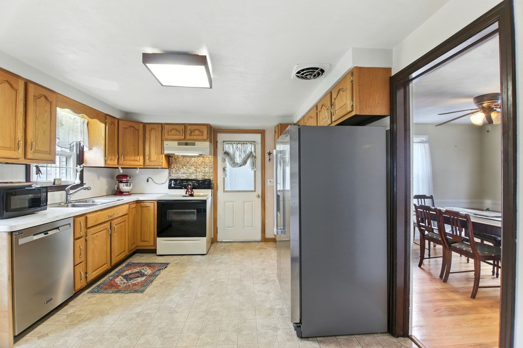 Single Family Residence at 384 Abbott St, Springfield MA 01118, photo 2 of 10