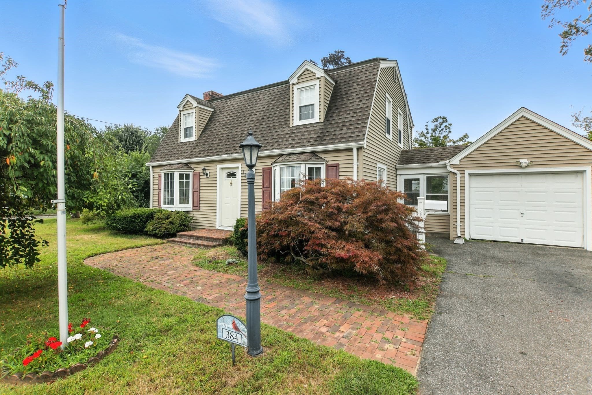 384 Abbott St, Springfield MA 01118