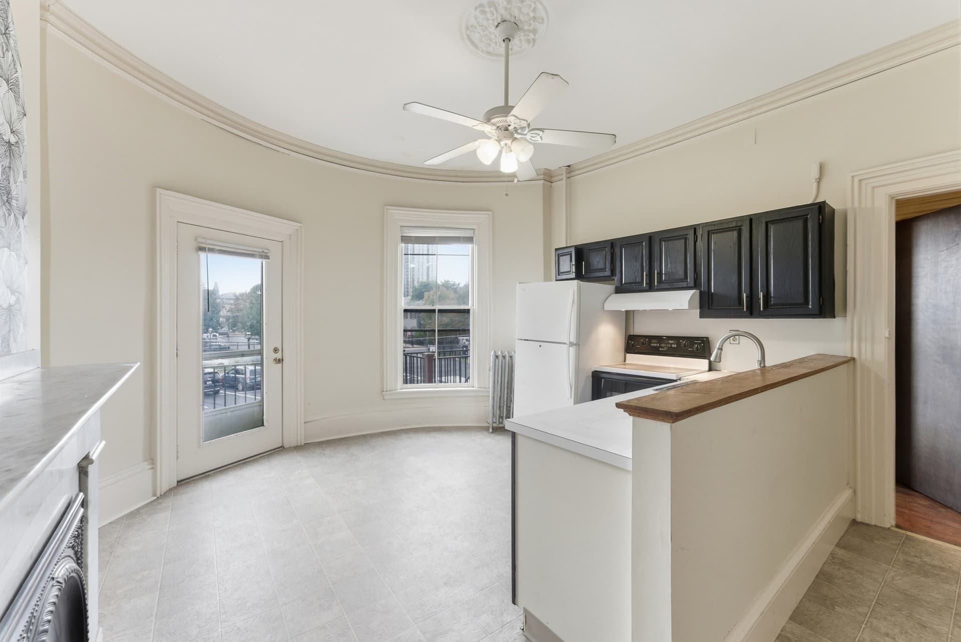 Attached (Townhouse/Rowhouse/Duplex) at 33 Mattoon St # 2, Springfield MA 01105, photo 13 of 42