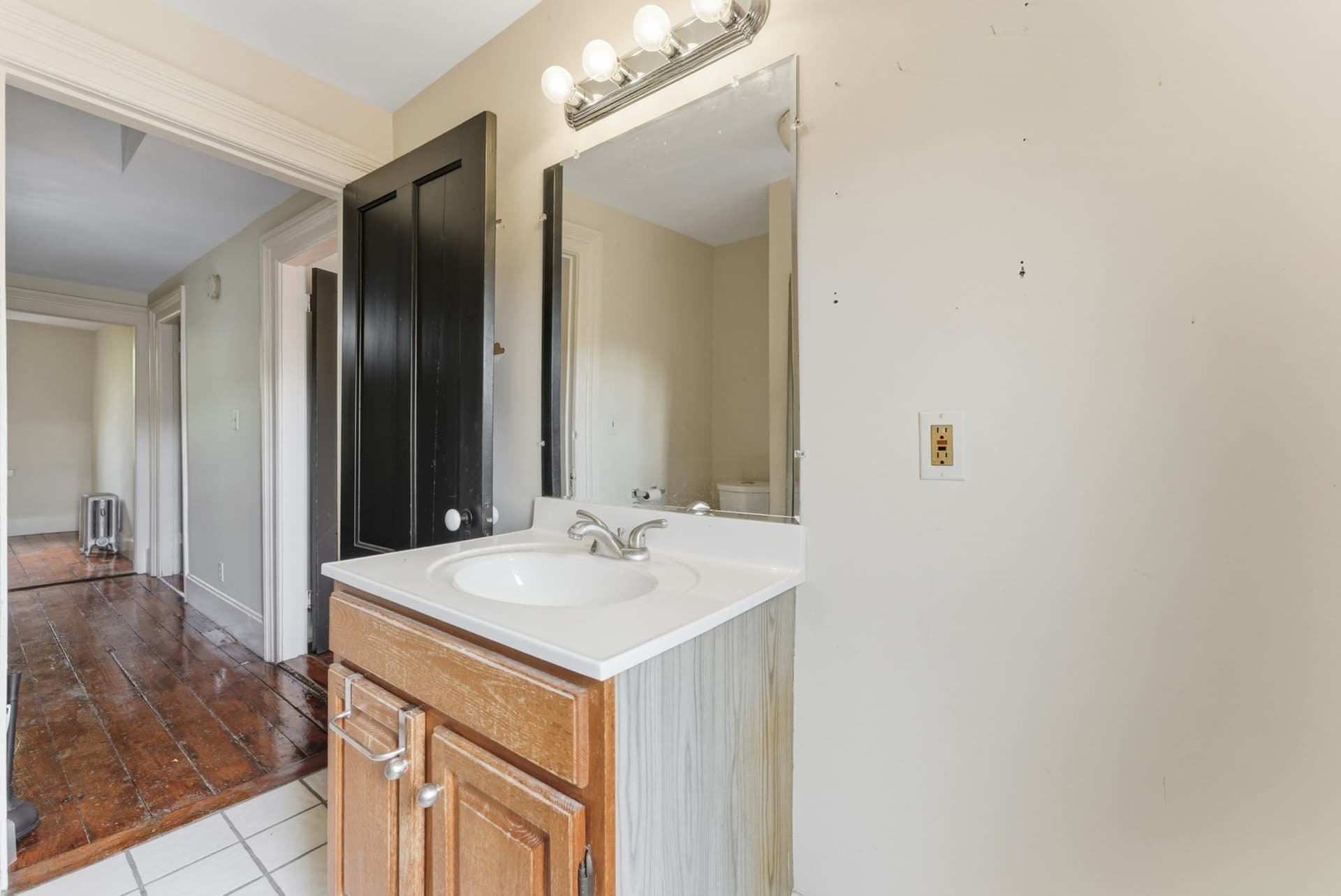 Attached (Townhouse/Rowhouse/Duplex) at 33 Mattoon St # 2, Springfield MA 01105, photo 22 of 42