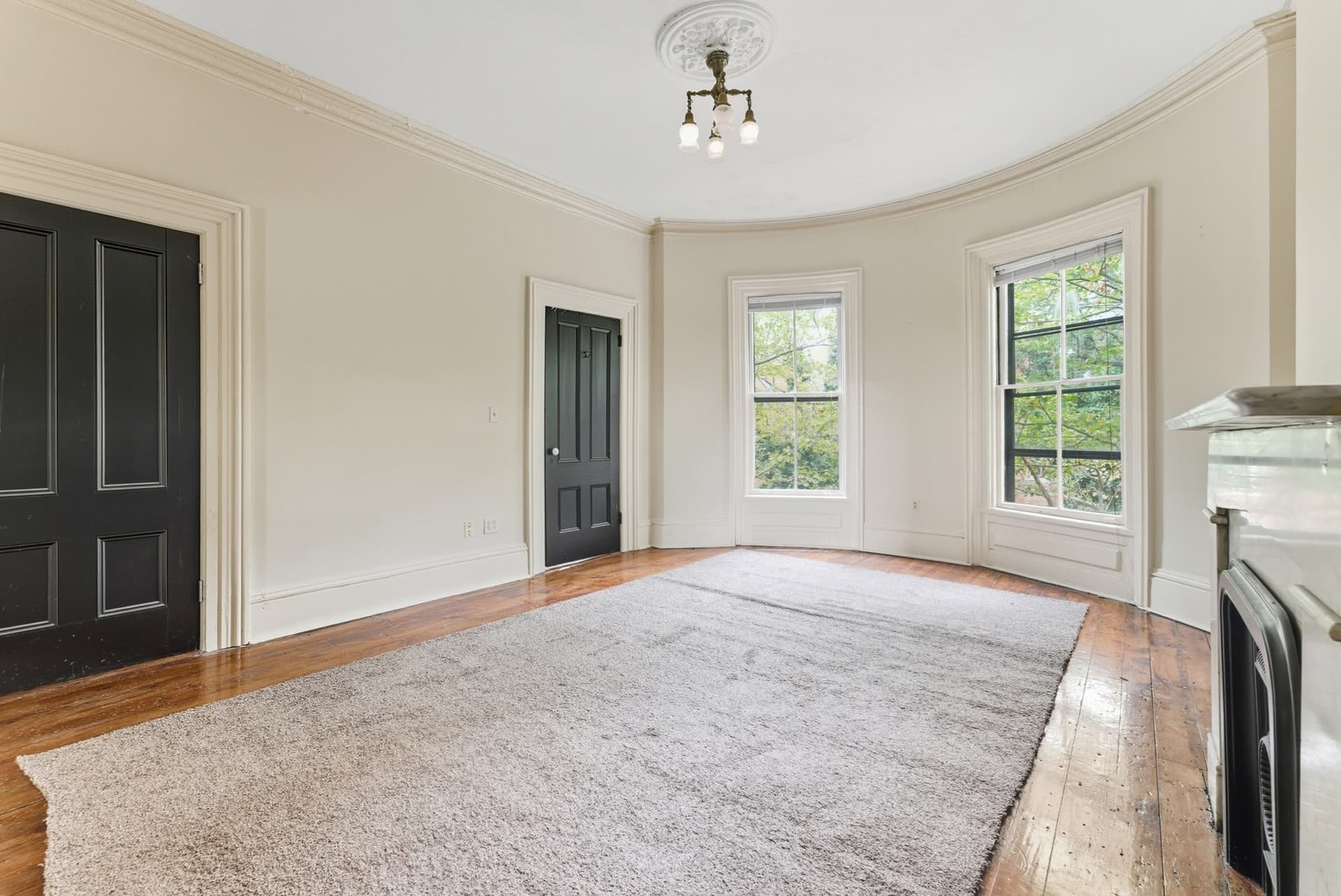 Attached (Townhouse/Rowhouse/Duplex) at 33 Mattoon St # 2, Springfield MA 01105, photo 5 of 42