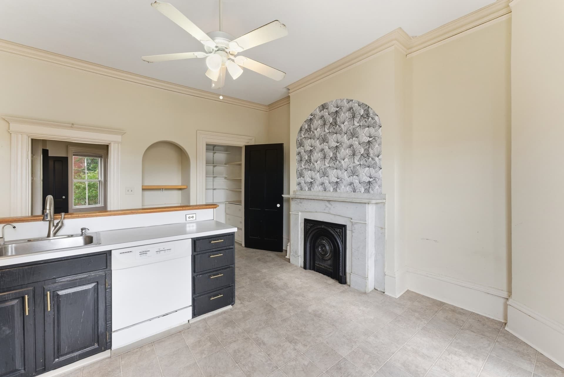 Attached (Townhouse/Rowhouse/Duplex) at 33 Mattoon St # 2, Springfield MA 01105, photo 9 of 42