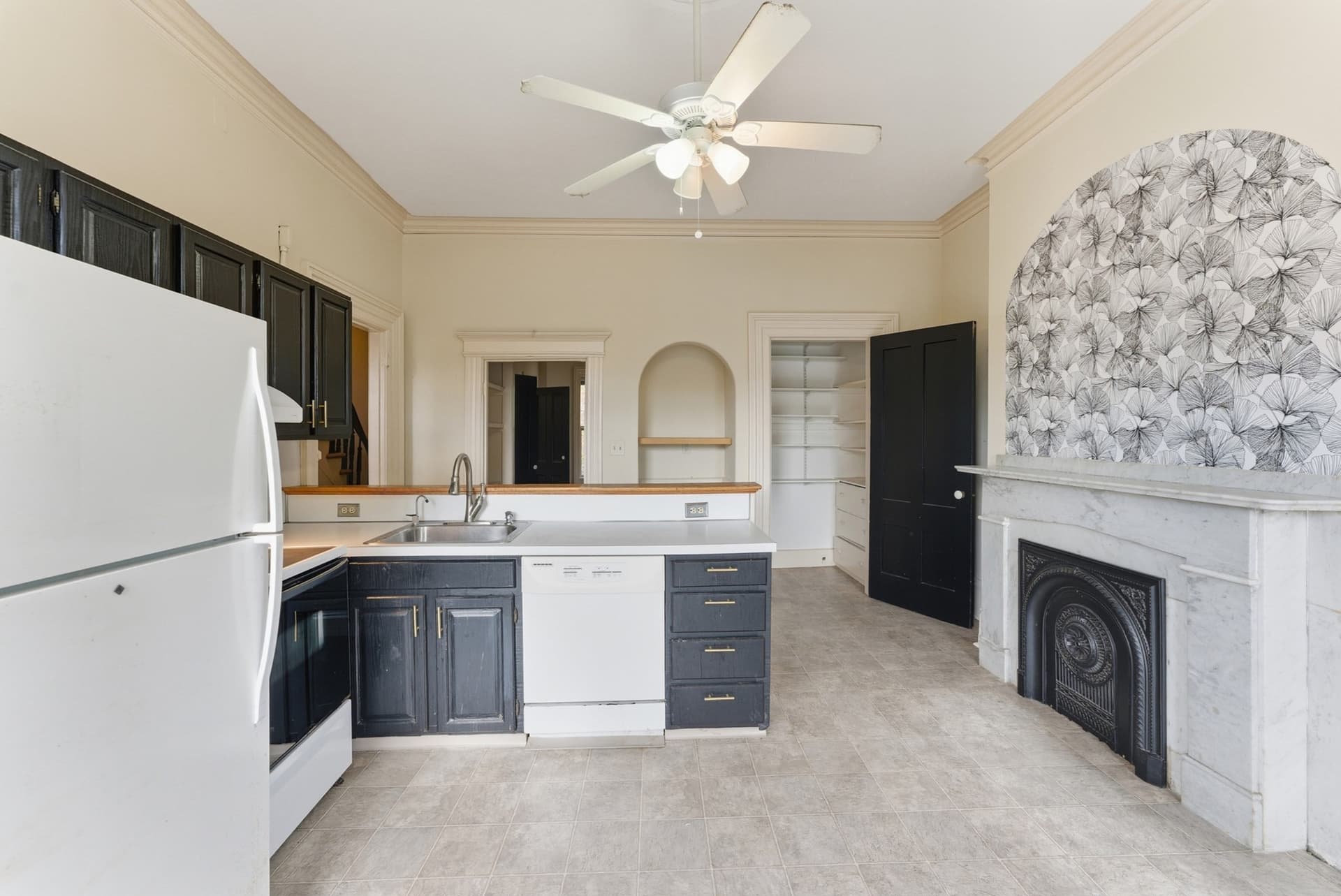 Attached (Townhouse/Rowhouse/Duplex) at 33 Mattoon St # 2, Springfield MA 01105, photo 10 of 42