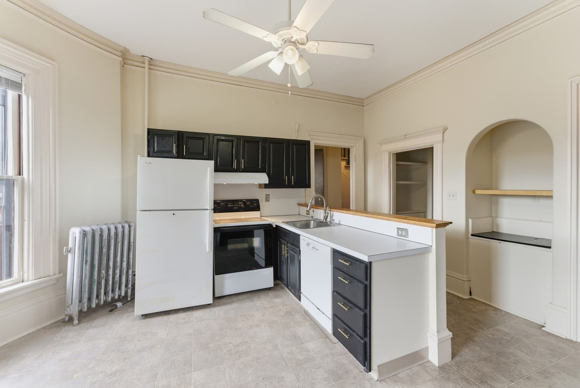 Attached (Townhouse/Rowhouse/Duplex) at 33 Mattoon St # 2, Springfield MA 01105, photo 11 of 42