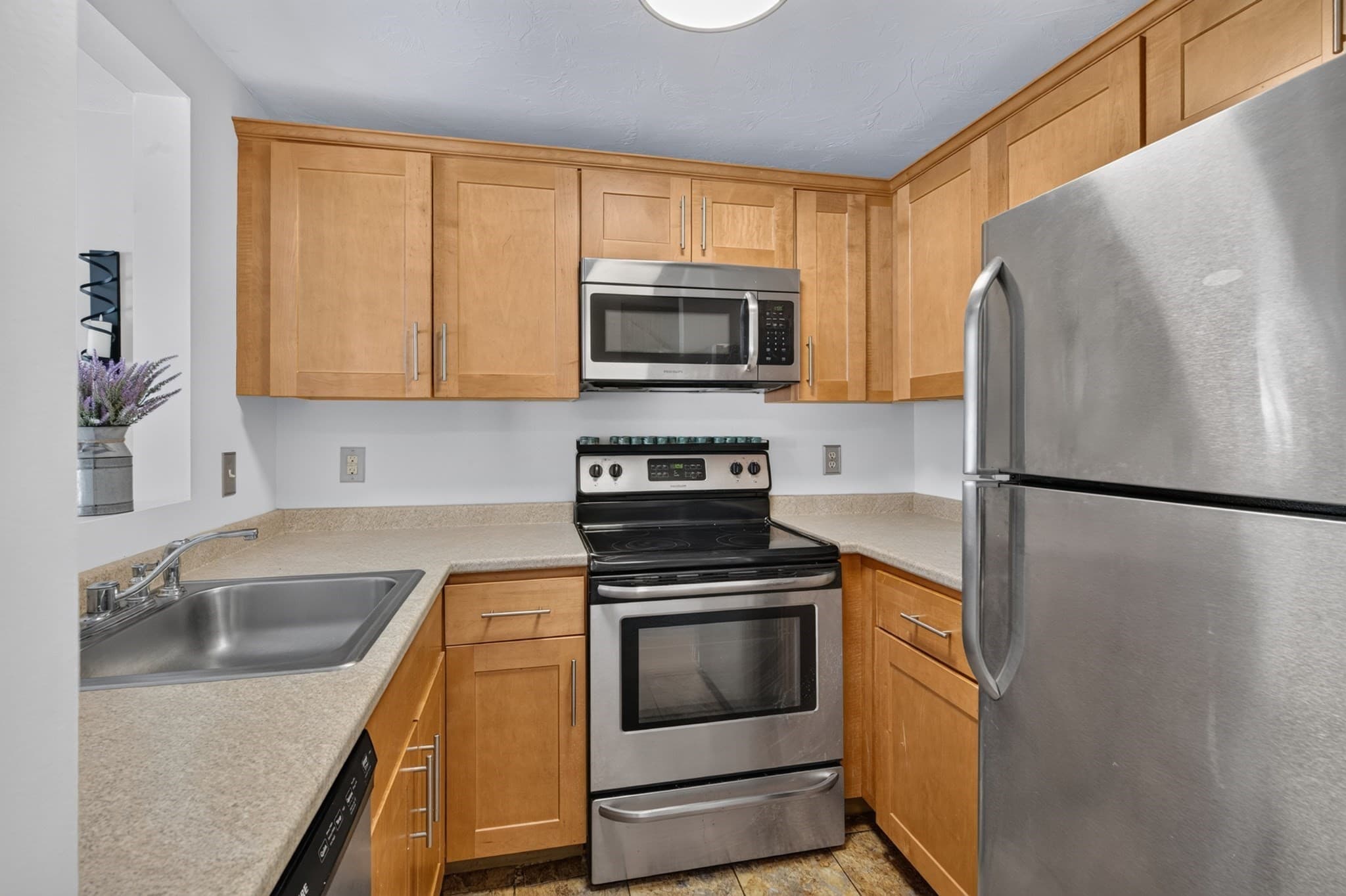 Condominium at 28 Westcliff Dr # 28, Plymouth MA 02360, photo 9 of 30