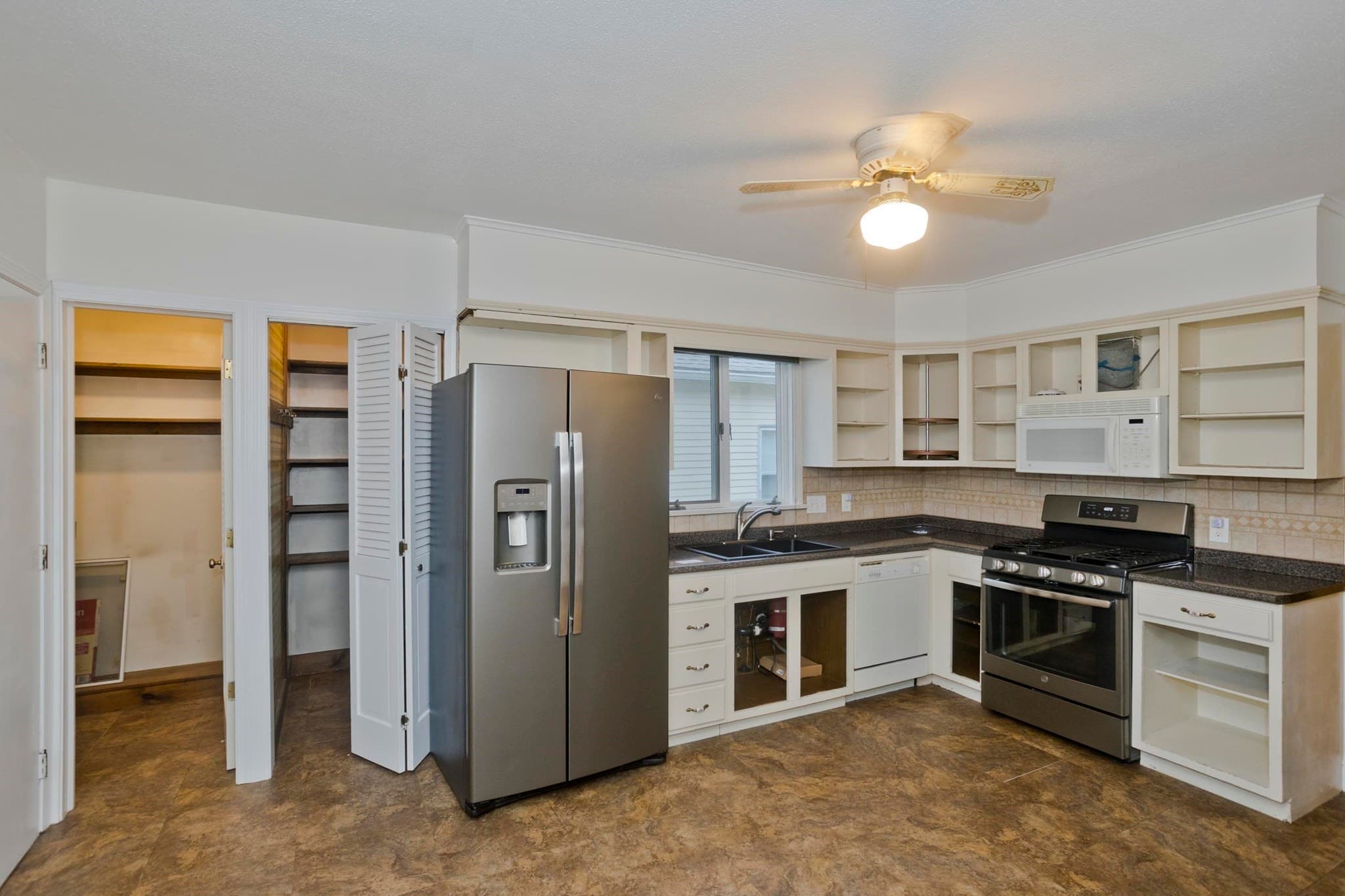 Single Family Residence at 314 Carew St, Chicopee MA 01020, photo 17 of 38