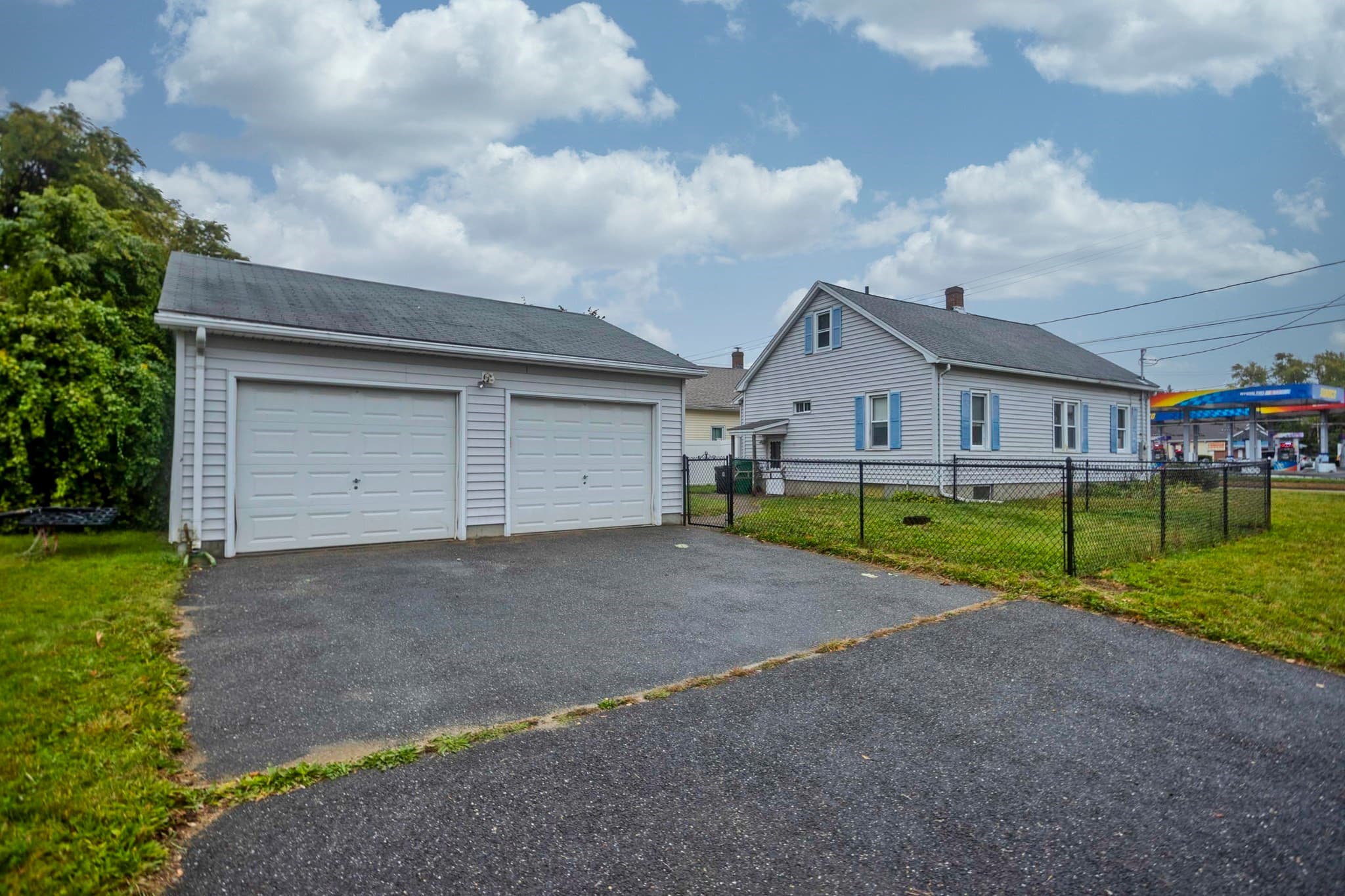 Single Family Residence at 314 Carew St, Chicopee MA 01020, photo 3 of 38
