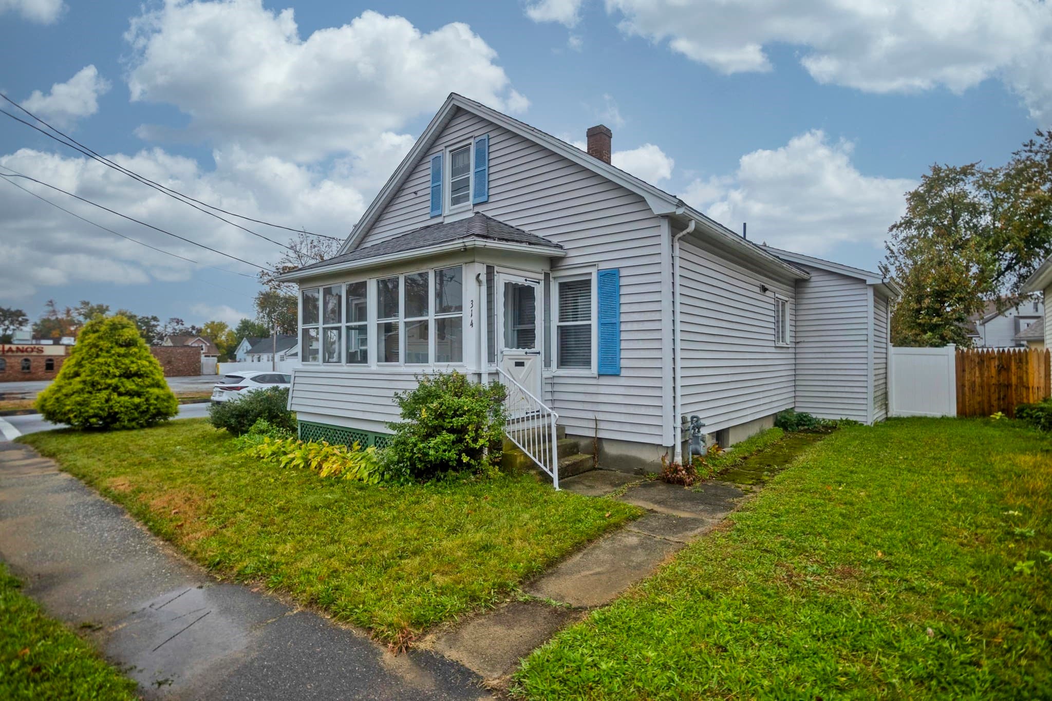 314 Carew St, Chicopee MA 01020