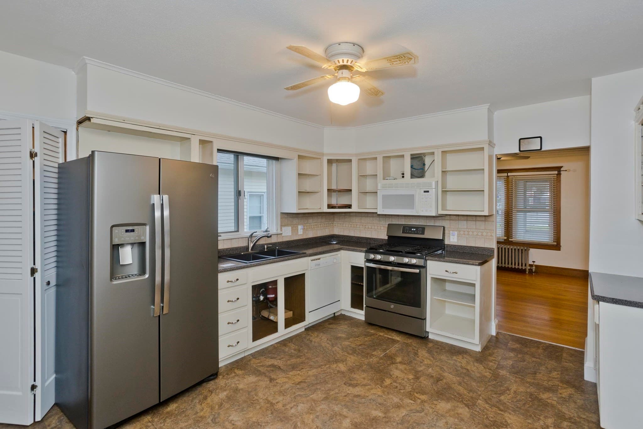 Single Family Residence at 314 Carew St, Chicopee MA 01020, photo 18 of 38