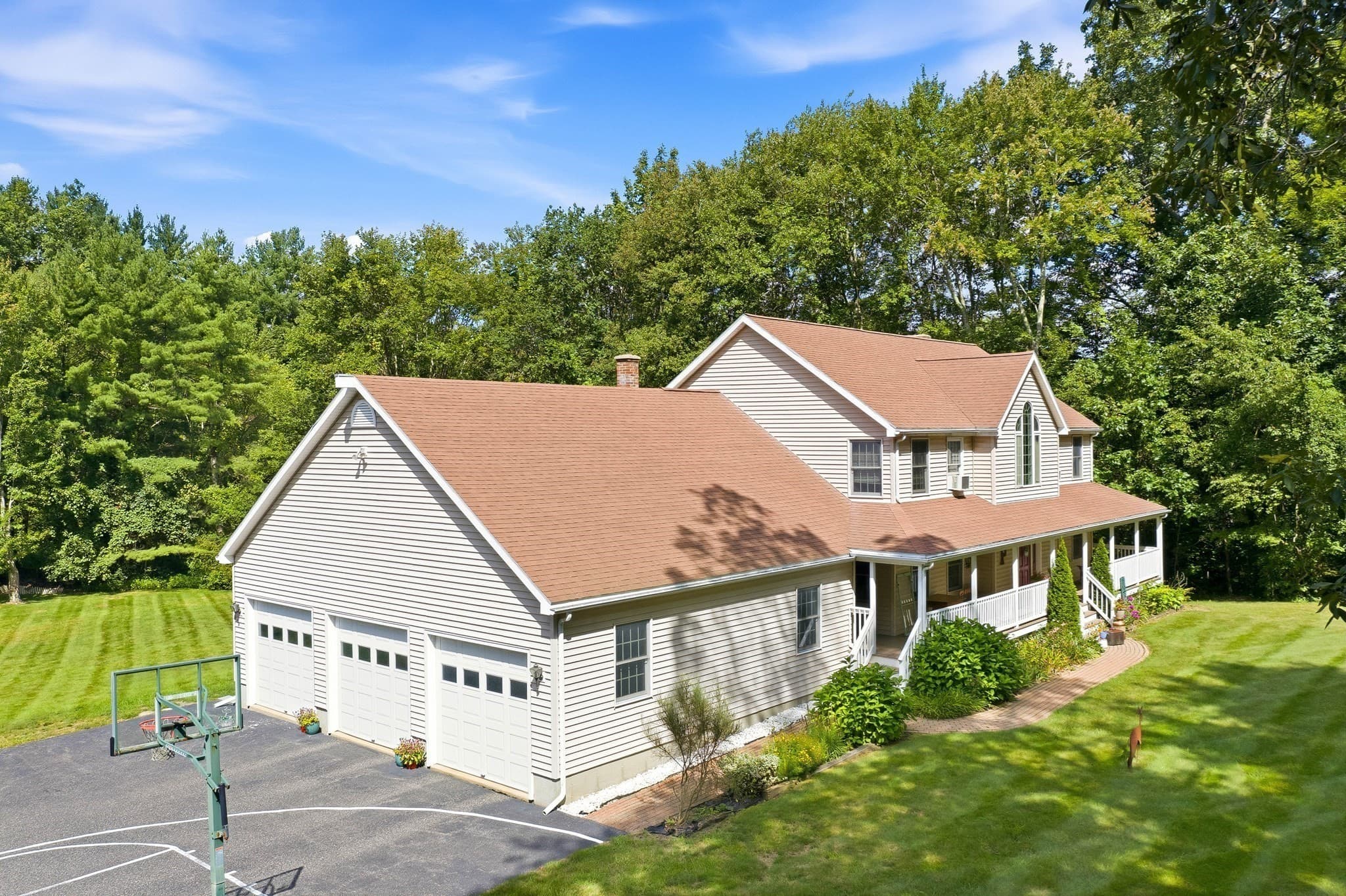 Single Family Residence at 354 South St, Auburn MA 01501, photo 13 of 42