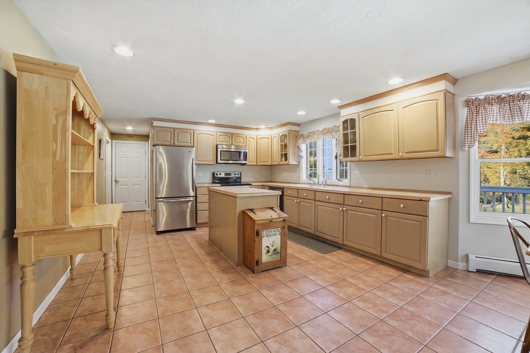 Single Family Residence at 354 South St, Auburn MA 01501, photo 28 of 42