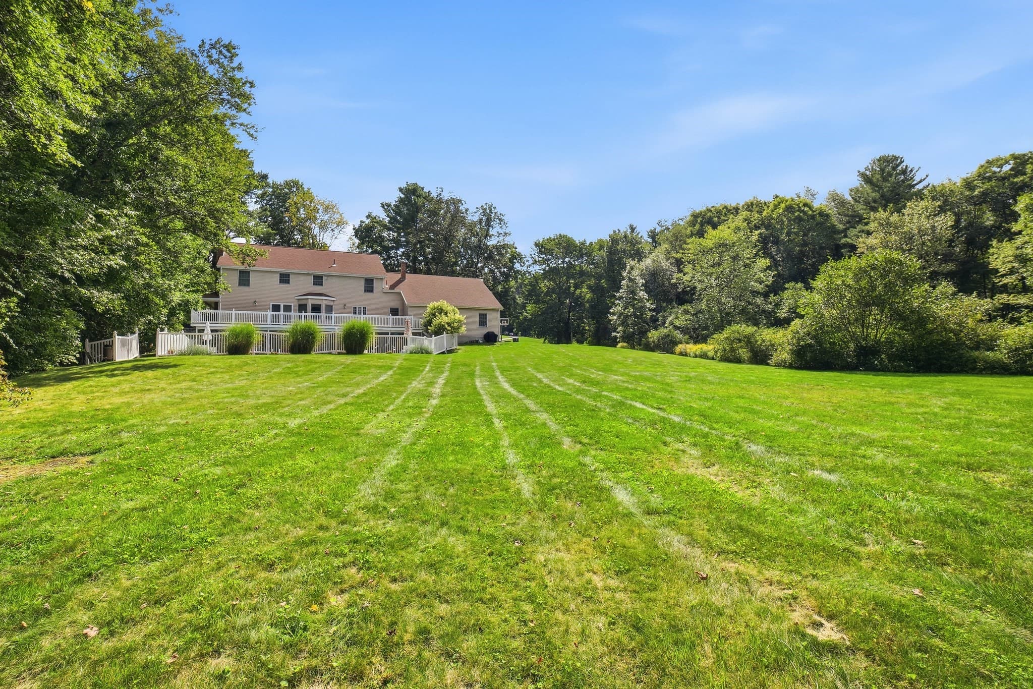 Single Family Residence at 354 South St, Auburn MA 01501, photo 5 of 42