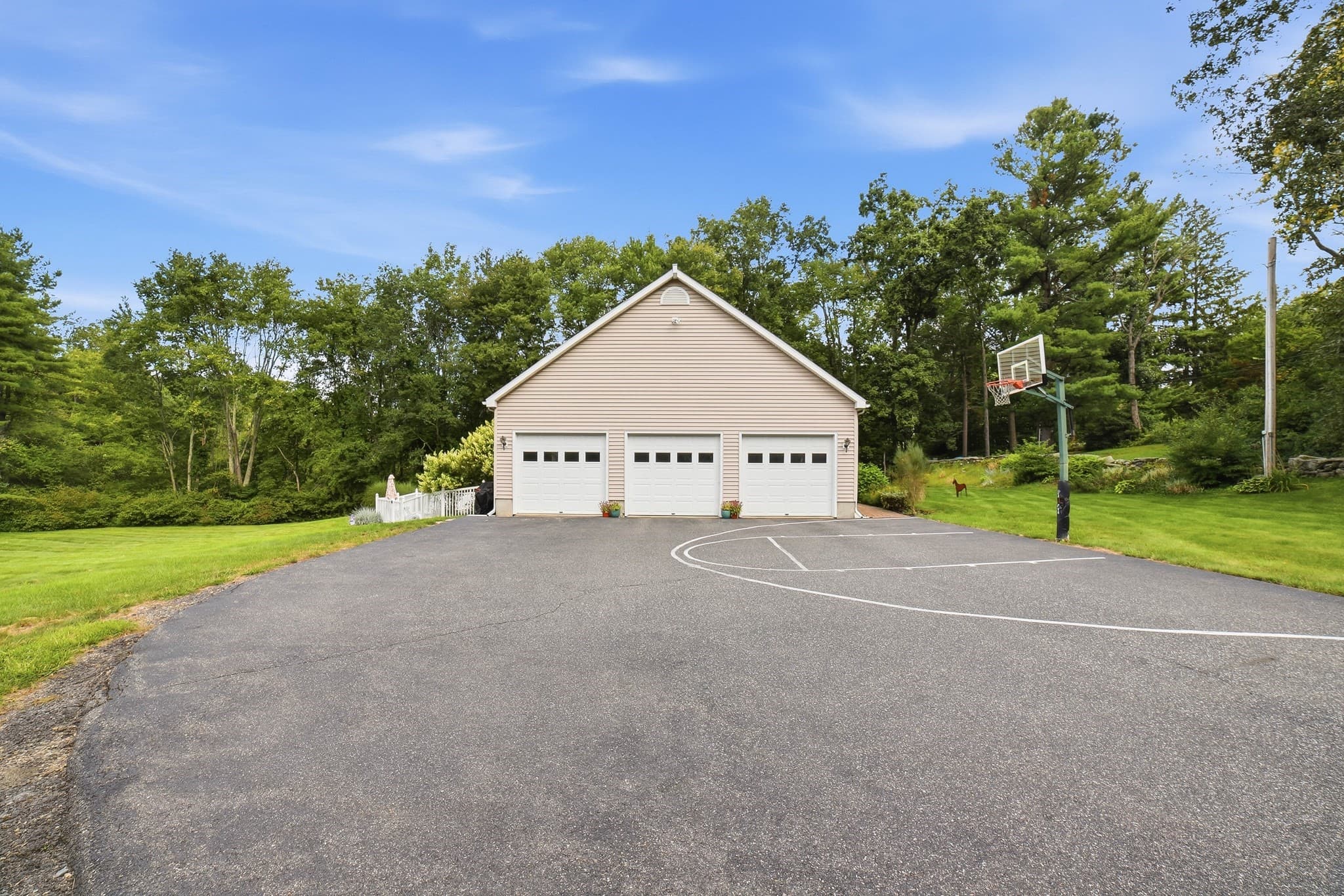 Single Family Residence at 354 South St, Auburn MA 01501, photo 4 of 42