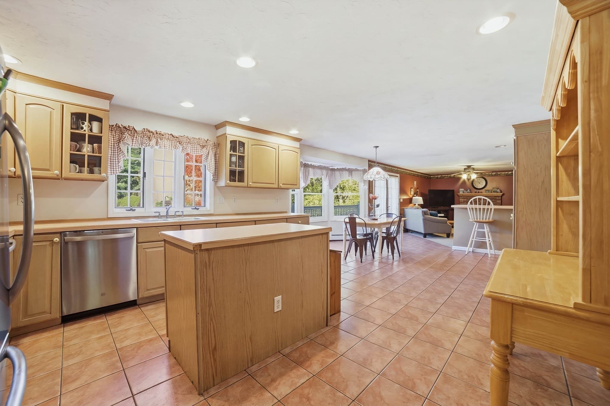 Single Family Residence at 354 South St, Auburn MA 01501, photo 25 of 42