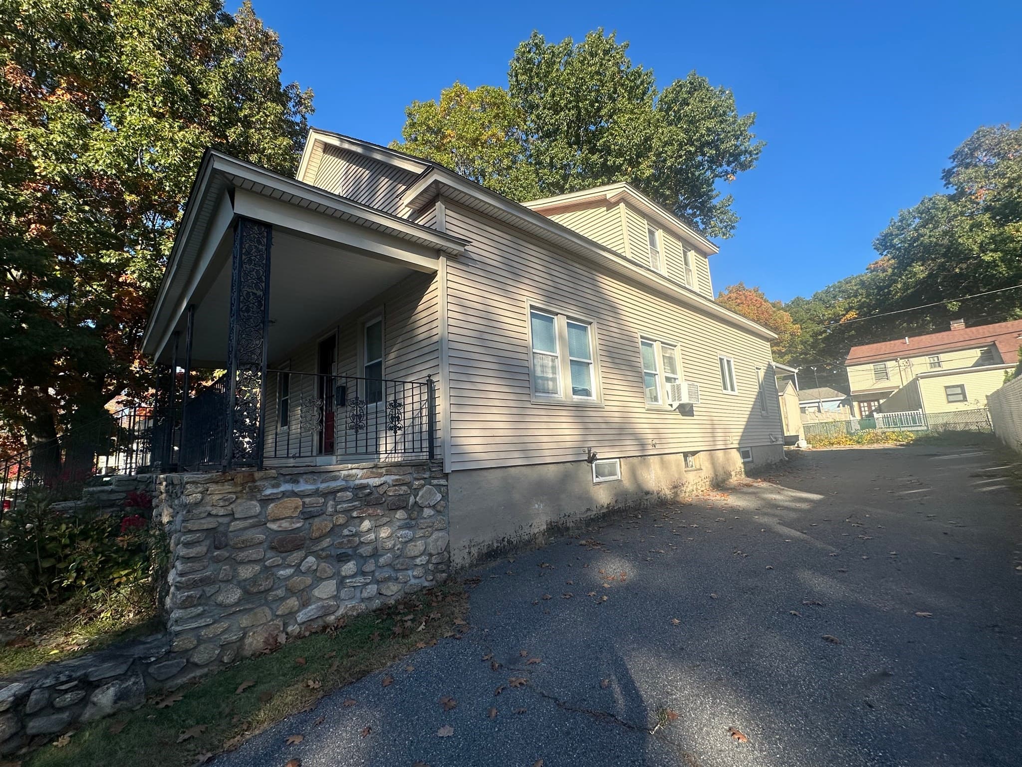 Single Family Residence at 42 Ernest Ave, Worcester MA 01604, photo 2 of 40