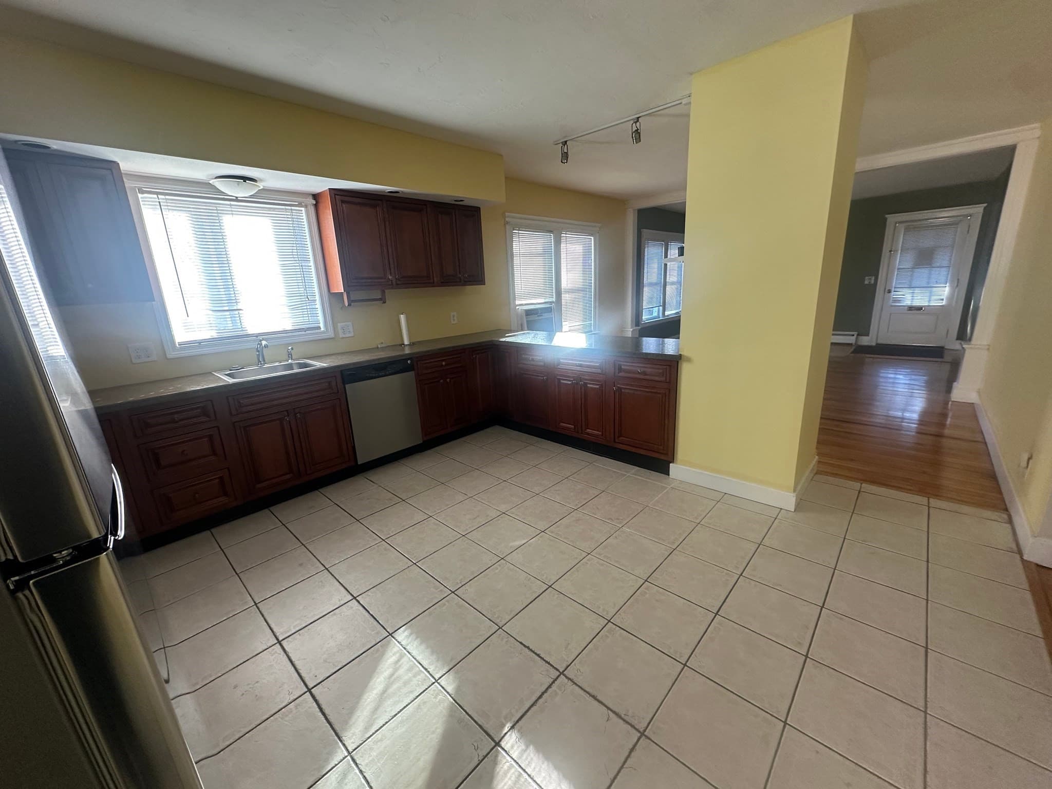 Single Family Residence at 42 Ernest Ave, Worcester MA 01604, photo 8 of 40