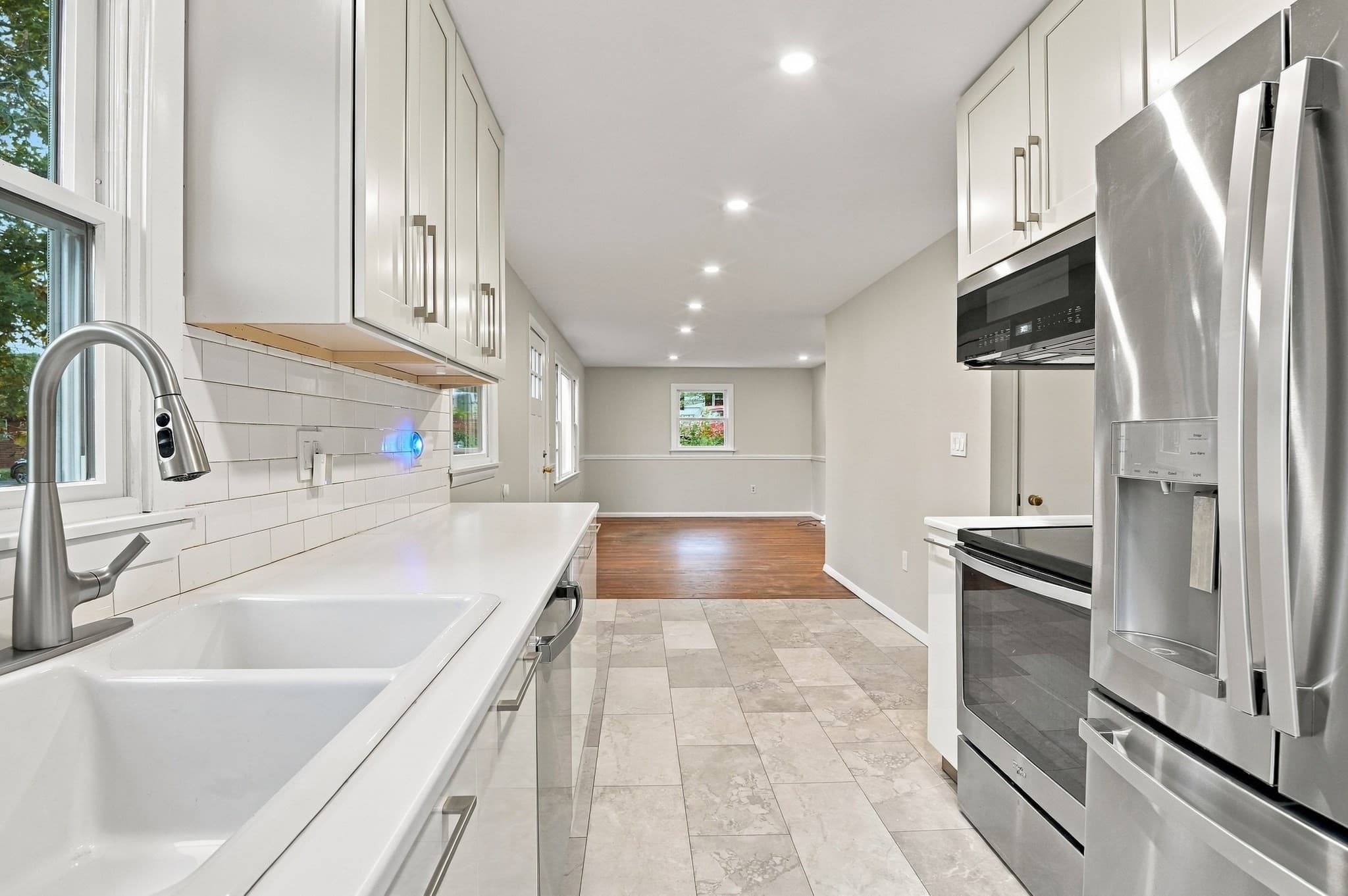 Single Family Residence at 5 White Pine Ln, Kingston MA 02364, photo 4 of 19